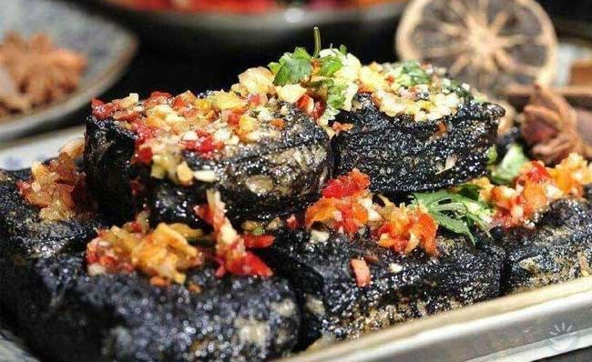 Đậu phụ thối Hồ Nam (Hunan Stinky Tofu)