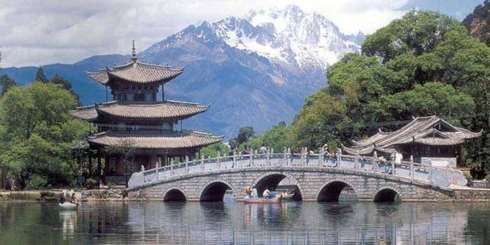 lijiang old town stone bridge