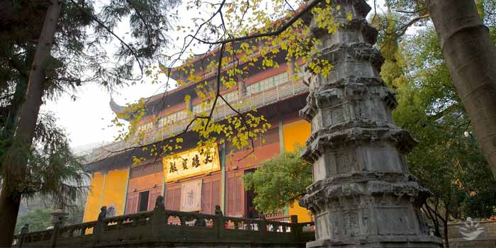 Chùa Linh Ấn (Lingyin Temple) - Ngôi chùa cổ kính và linh thiêng